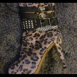 NWOT Abby Dawn leopard boots